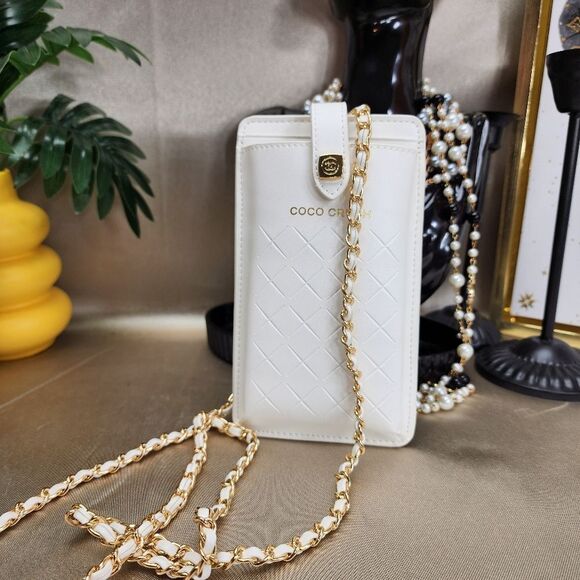 Authentic CHANEL COCO CRUSH PHONE CASE - Picture 3 of 8